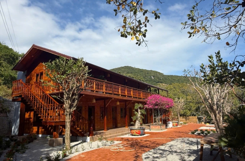 Homestay Nhà Gỗ & Coffee Làng Xưa