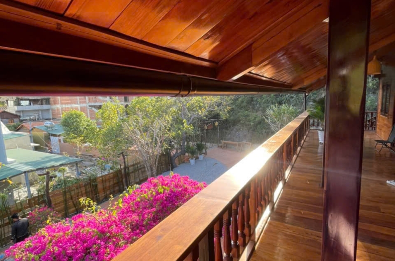 Homestay Nhà Gỗ & Coffee Làng Xưa