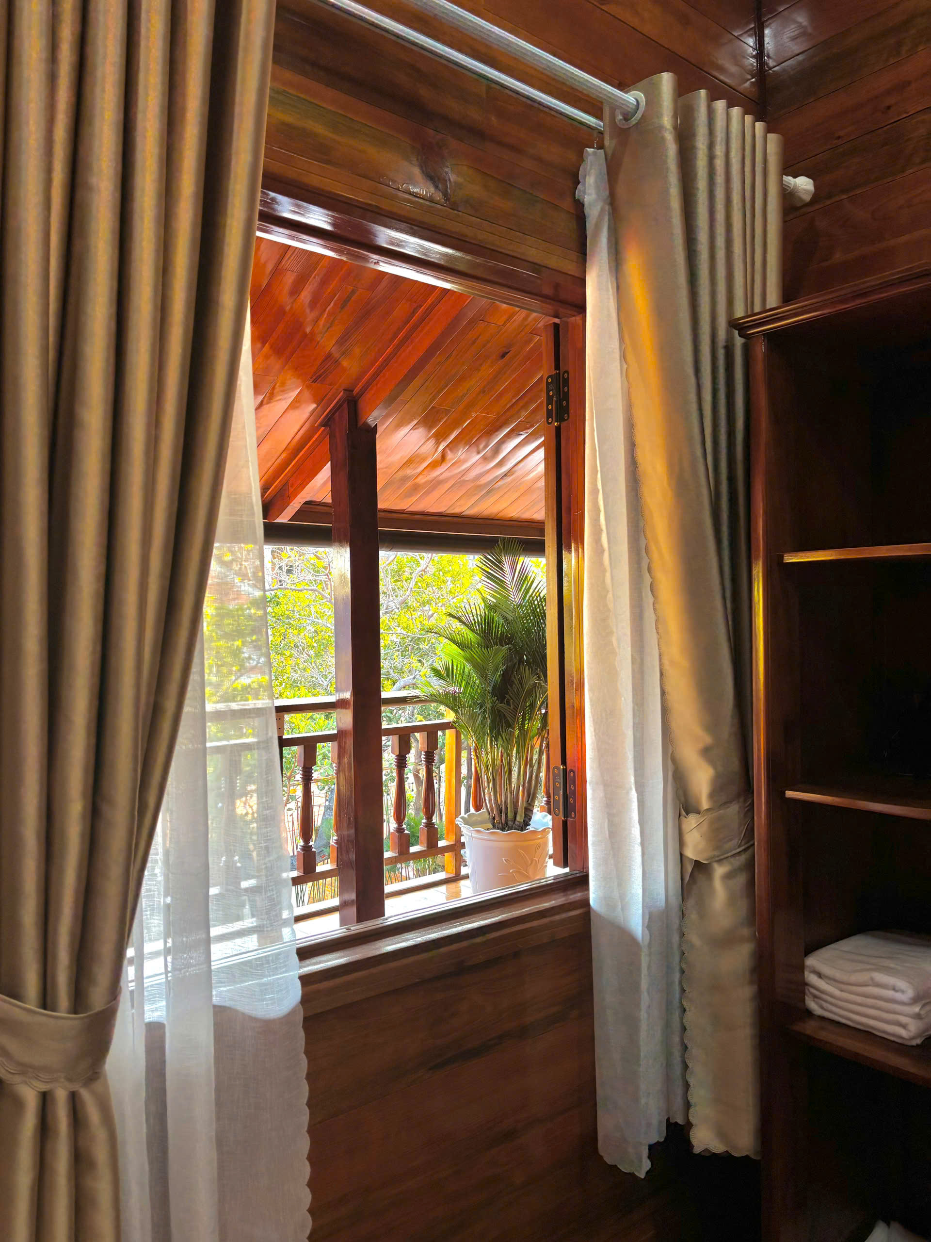 Khách sạn ở Vĩnh Hy