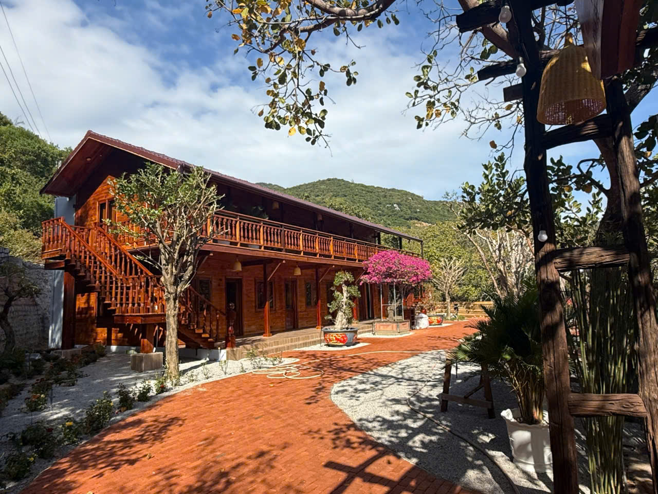 Khách sạn ở Vĩnh Hy