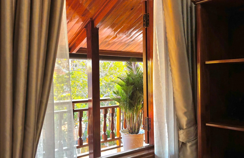 khách sạn vĩnh hy view vịnh